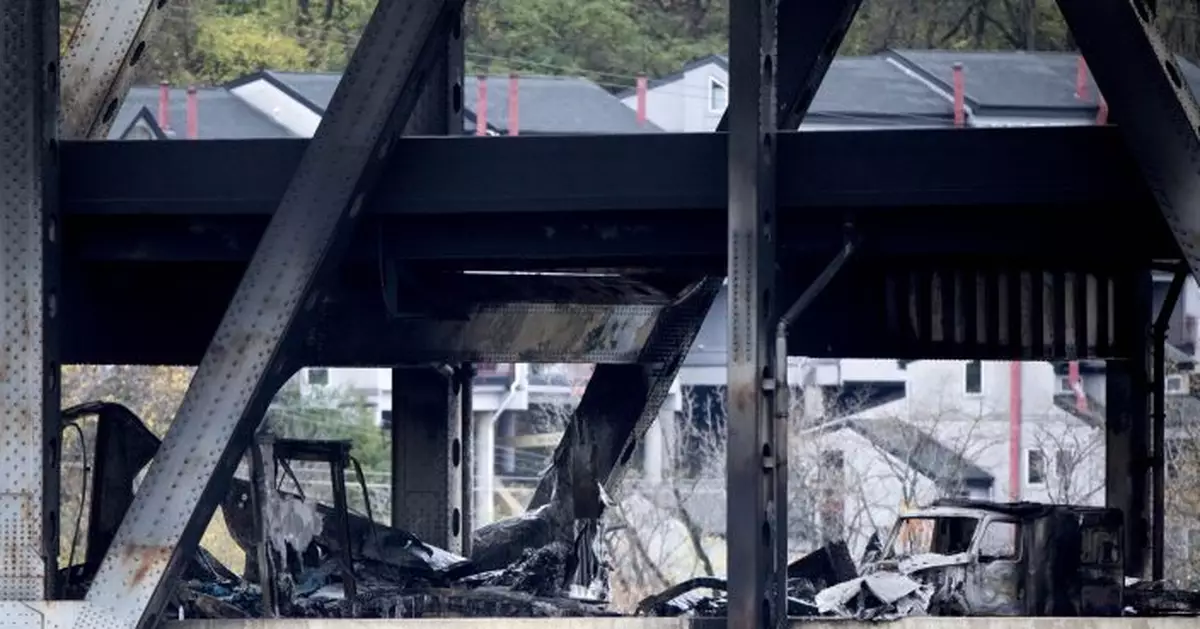 Fiery crash closes bridge linking Ohio, Kentucky 'for days'