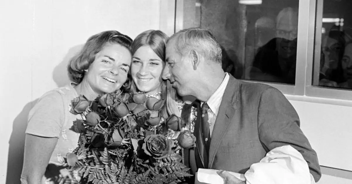 Colette Evert, mother of Chris Evert, dies at 92