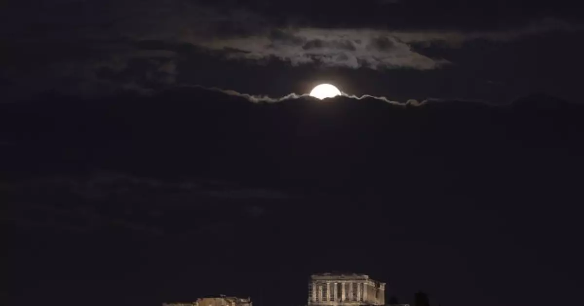 IMF: Greek debt sustainable despite pandemic-linked spike