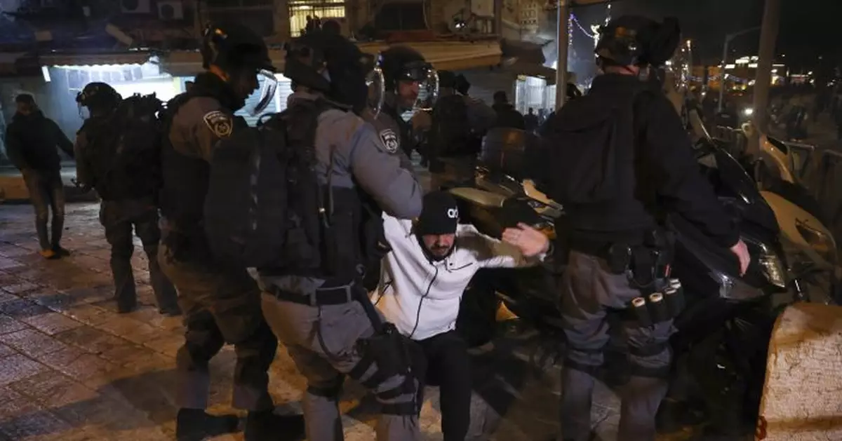 Police clash with Palestinians, far-right march in Jerusalem