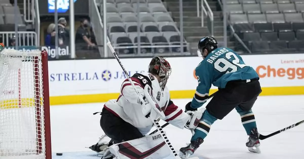 Kane&#039;s 20th goal leads Sharks past Coyotes 4-2