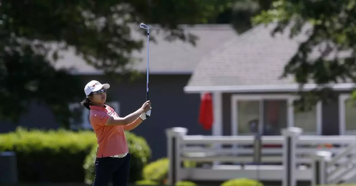 Sarah Kemp takes LPGA Tour lead at firm and fast Kingsmill