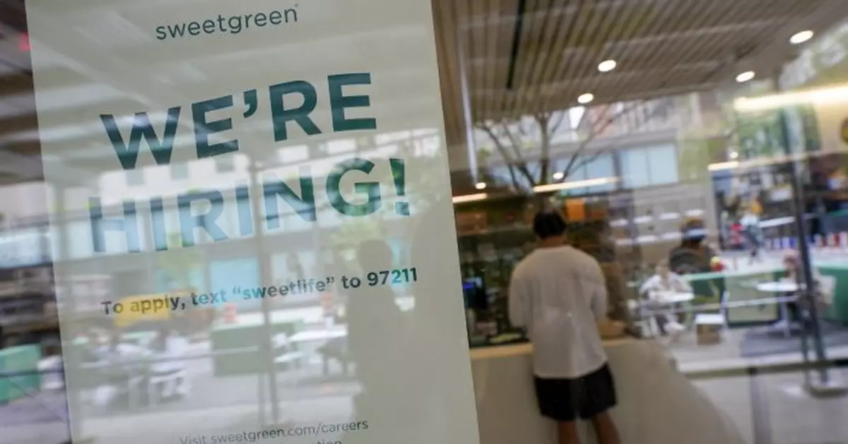 US unemployment claims fall to a pandemic low of 498,000