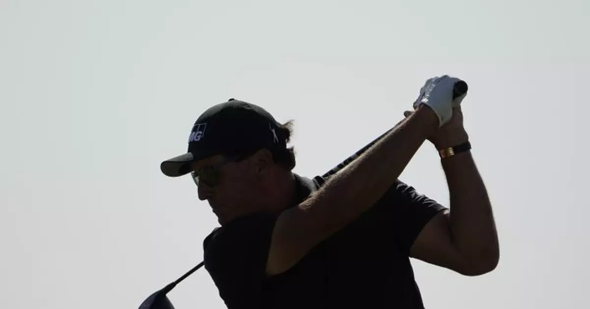 Phil being Phil: Mickelson takes lead in PGA Championship
