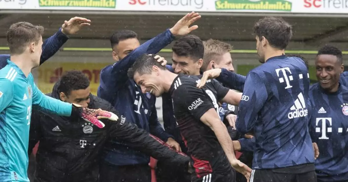 Lewandowski ties Bundesliga goal record; Hertha finally safe