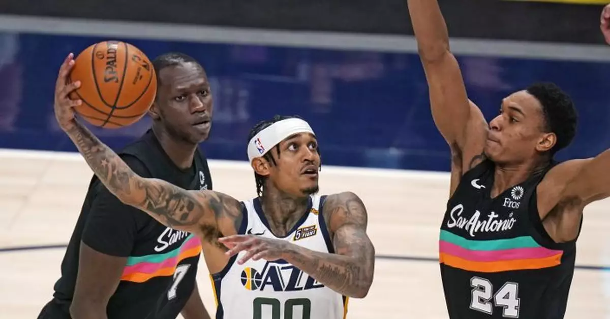 Jordan Clarkson scores 30 points, Jazz rout Spurs 126-94