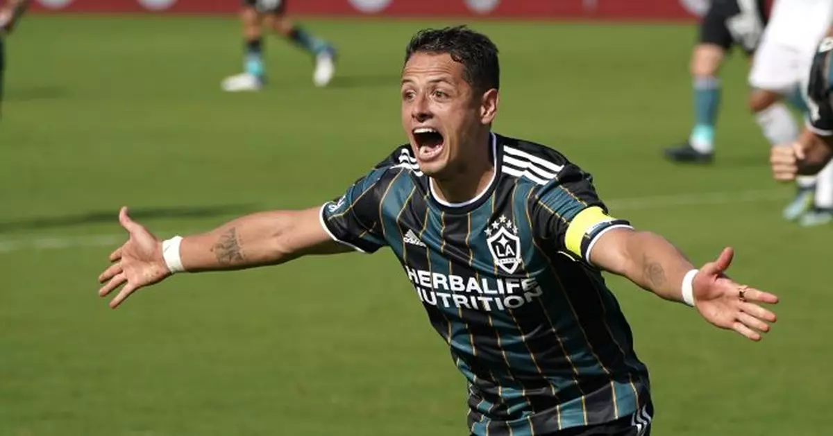 Chicharito hopes to face Vela in this year&#039;s 1st El Tráfico
