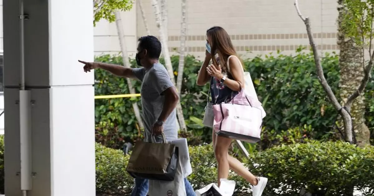 Police: 3 hurt in Florida mall shooting as shoppers scatter