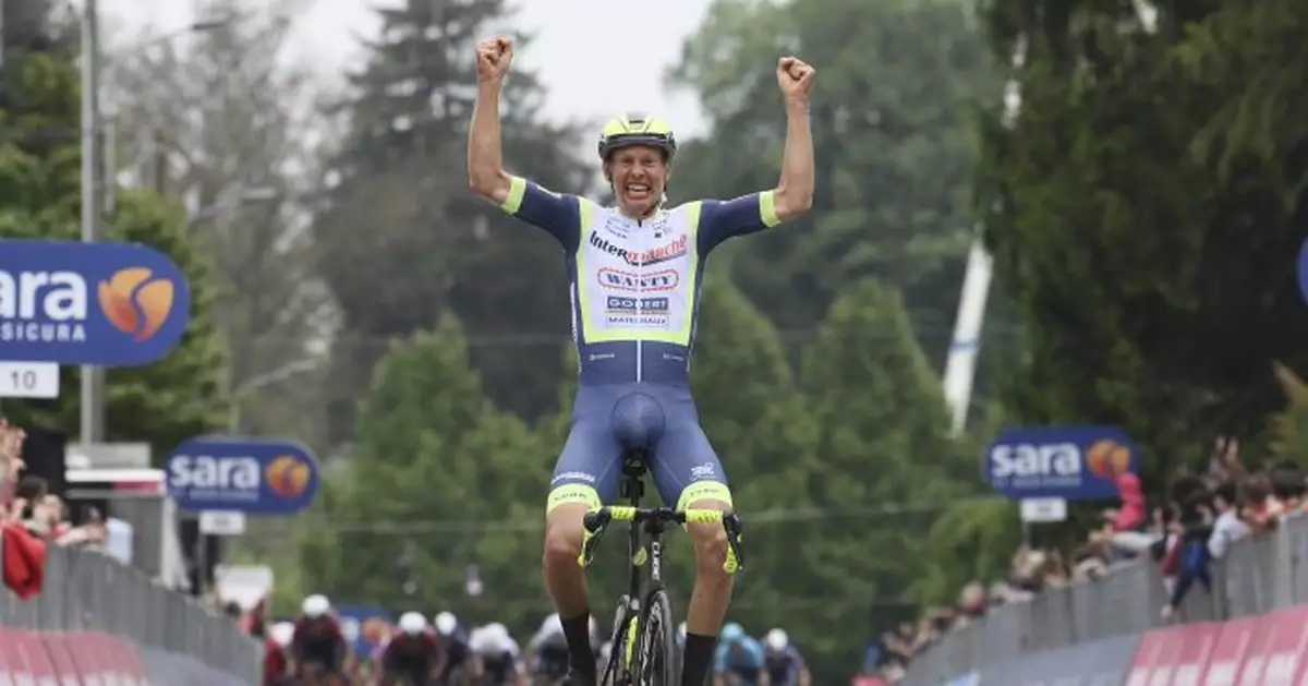 Van der Hoorn wins Giro 3rd stage; Ganna maintains lead