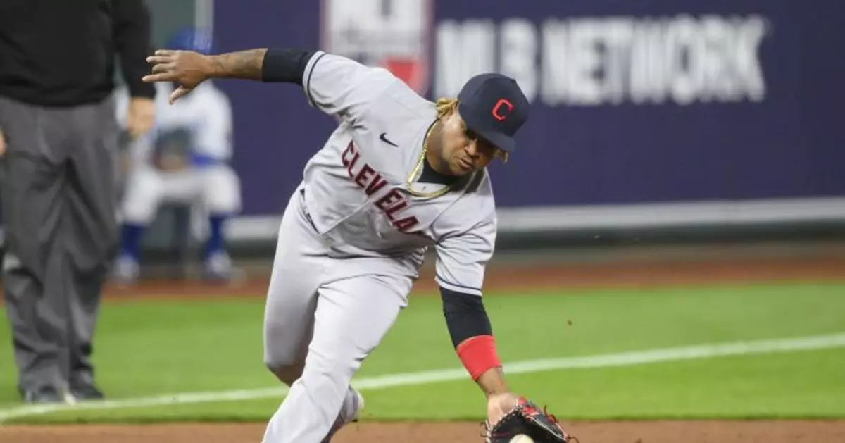 Ramirez, Bauers help Indians rally for 7-3 win over Royals