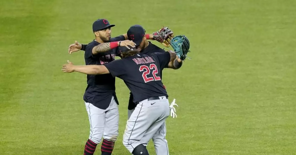 Naylor homers as Indians edge Royals 5-4