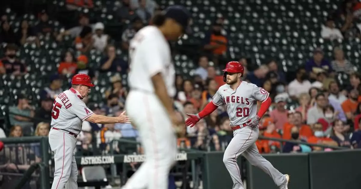 Walsh&#039;s big night helps Angels rally for 5-4 win over Astros