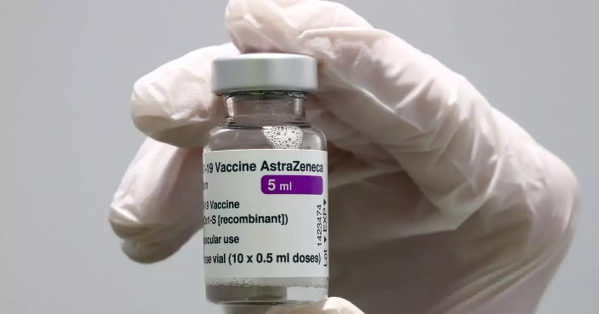 UK to offer under-40s alternative to AstraZeneca shot