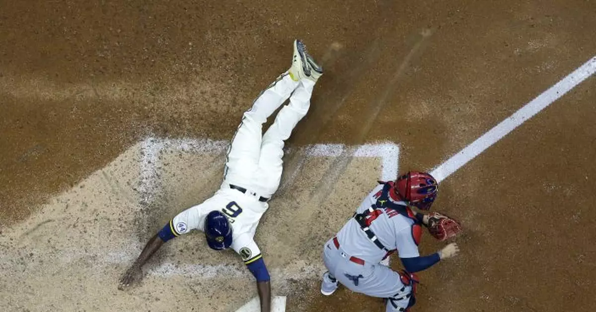 Brewers capitalize on 2-out rally in 8th to beat Cards 4-1