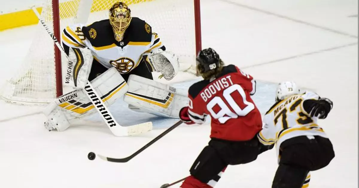 Bruins beat Devils to clinch playoff berth