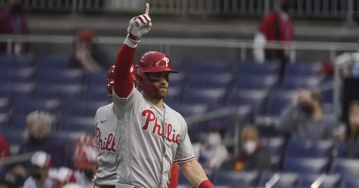 Heckled Harper homers, Realmuto exits early, Phils top Nats