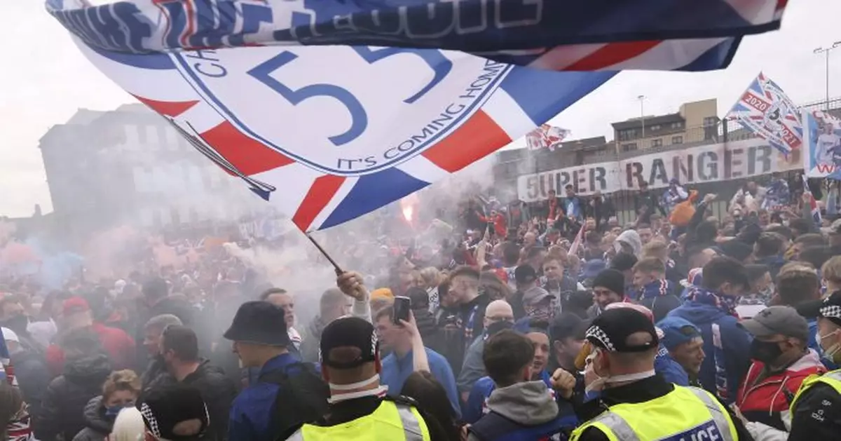 Rangers fans told to disperse amid Scottish title revelry