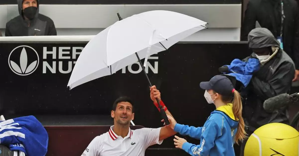 Djokovic loses cool, wins match against Fritz in Rome rain