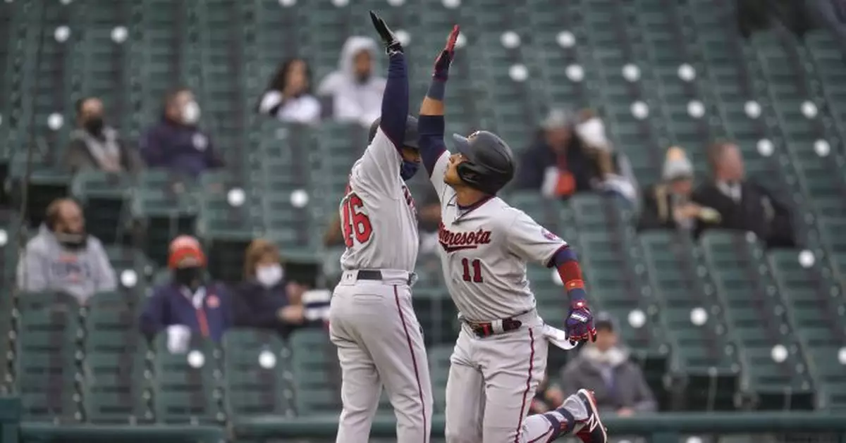 Twins hit 3 homers in rainy 7-3 win over Tigers