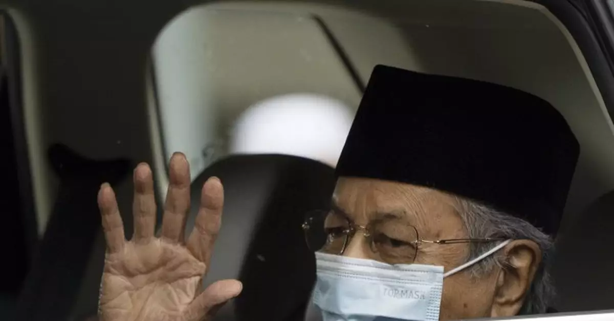 Malaysian king holds unusual meetings with political leaders