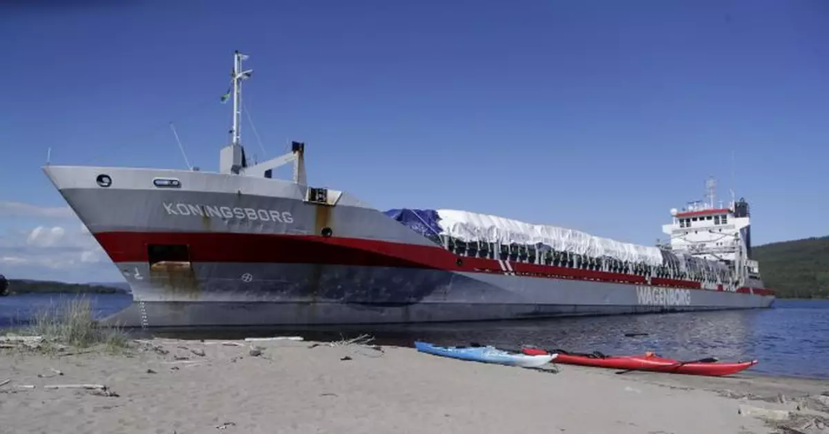 Dutch timber ship runs aground in northern Sweden