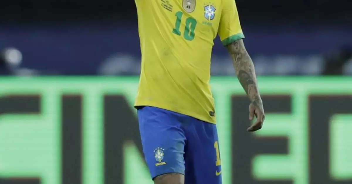 Emotional Neymar counts down to Pelé&#039;s record for Brazil
