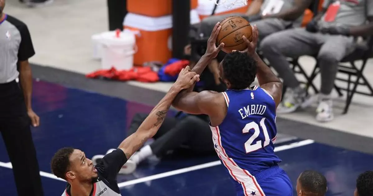 Embiid out for rest of Game 4 vs. Wizards with sore knee