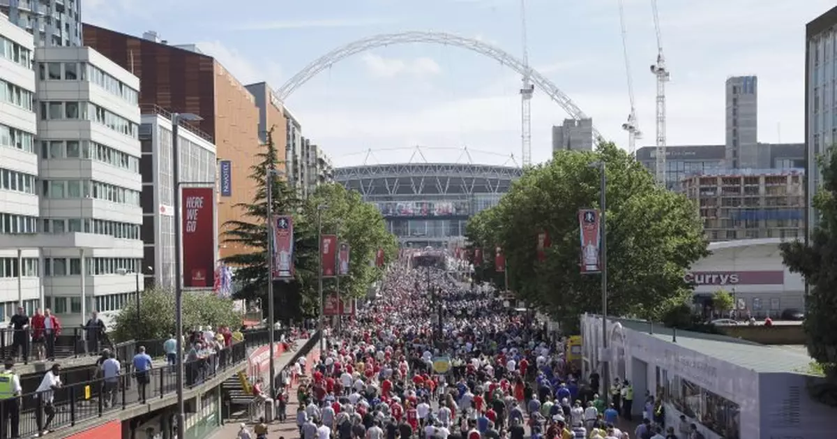 &#039;No zero risk&#039;: UK decision to increase Wembley fans debated