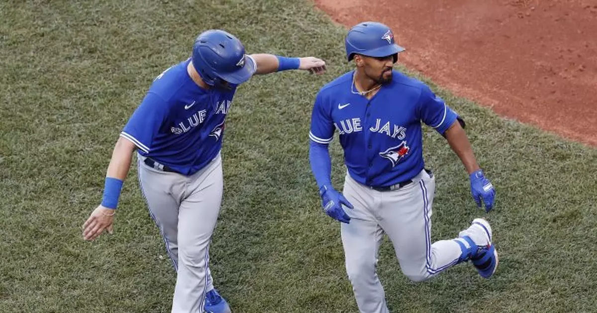 Blue Jays slug 5 homers in 7-2 victory over Red Sox