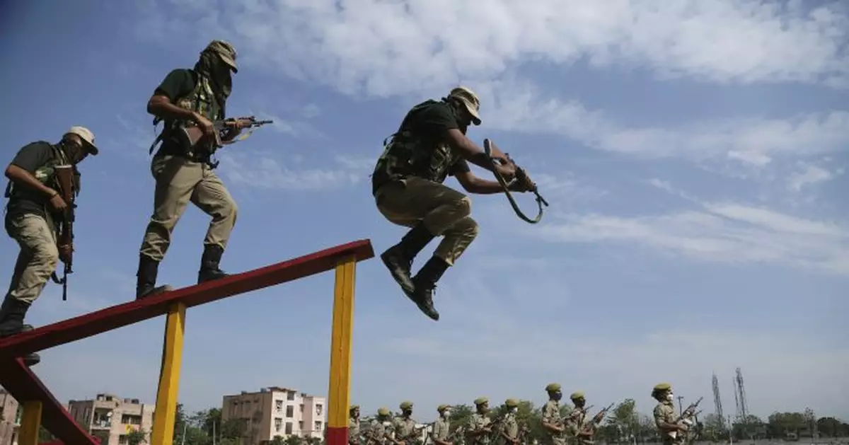 AP PHOTOS: Indian police train villagers for border security
