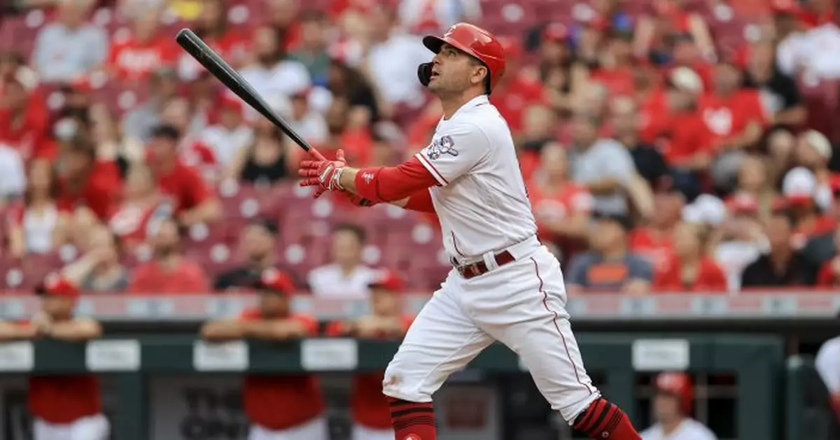 Reds hit 5 homers, extend Rockies&#039; road woes with 11-5 win