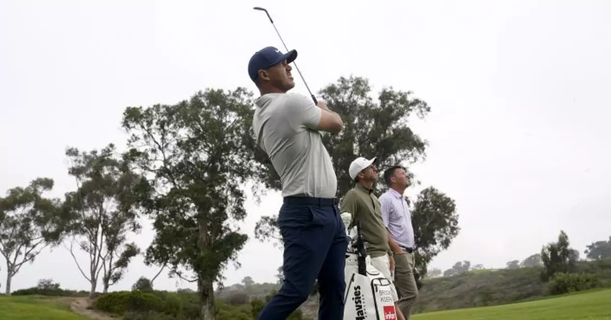 The Latest: US Open at Torrey Pines delayed half hour by fog