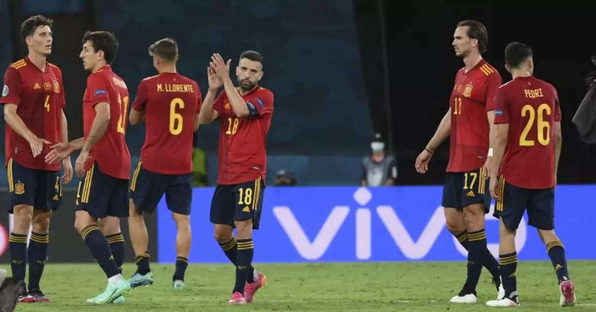 Spain players criticized after ignoring fans at Euro 2020
