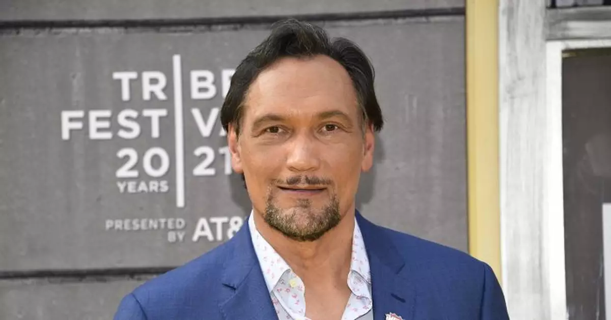 Q&amp;A: Jimmy Smits figured out he can carry a tune, and more