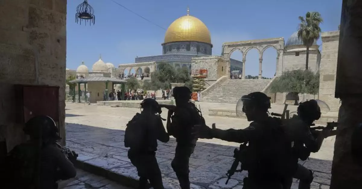 Palestinians, settlers clash in tense Jerusalem neighborhood