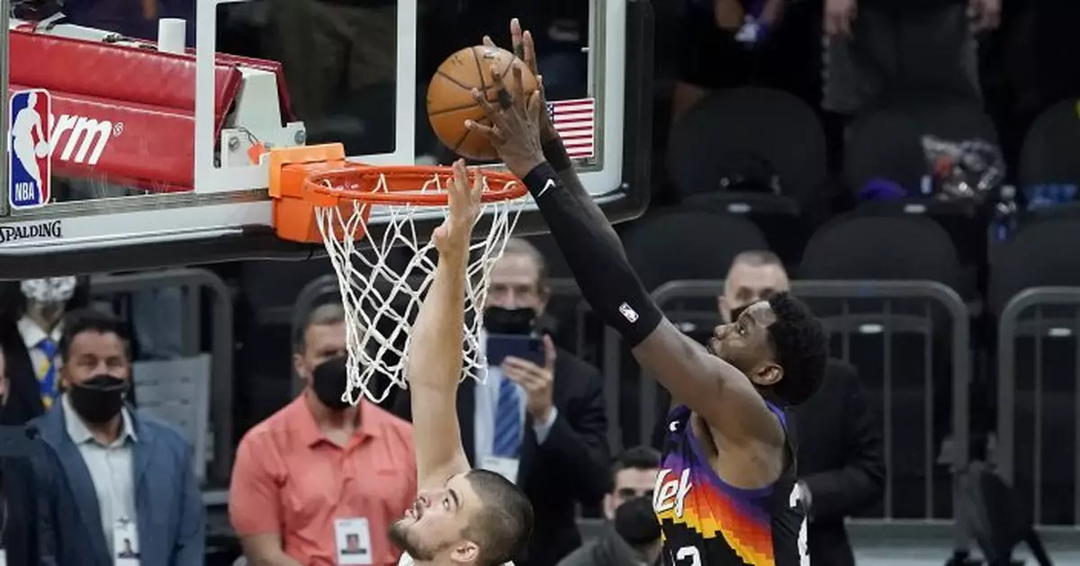 Ayton soars for last second alley-oop, Suns beat Clippers