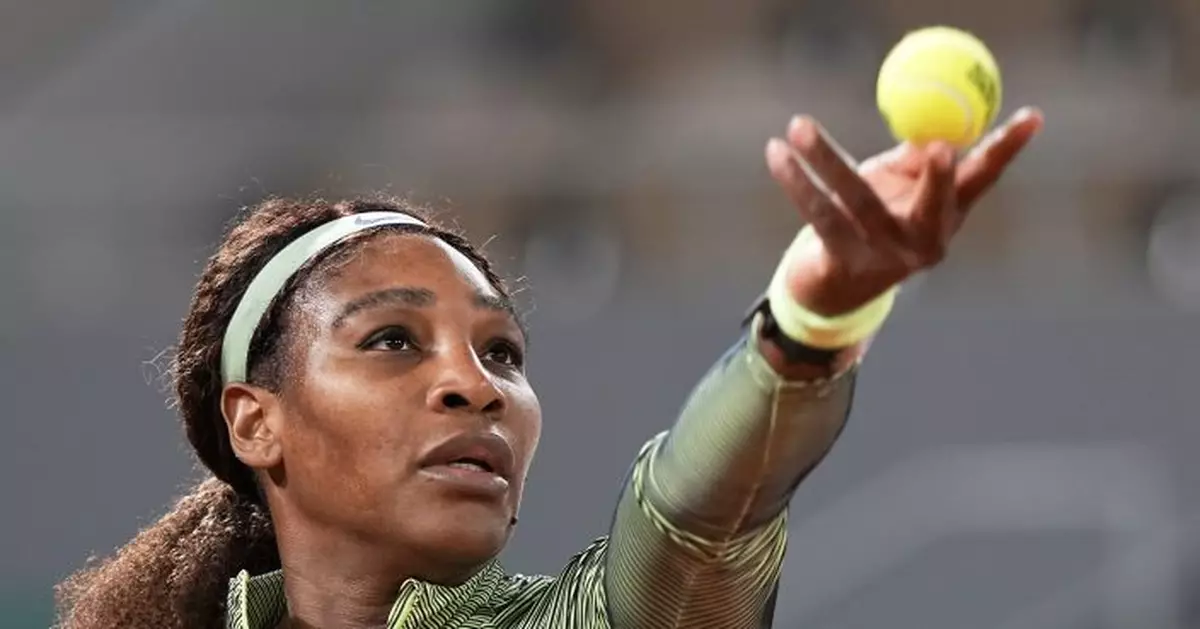 The Latest: Serena resumes Grand Slam quest at French Open