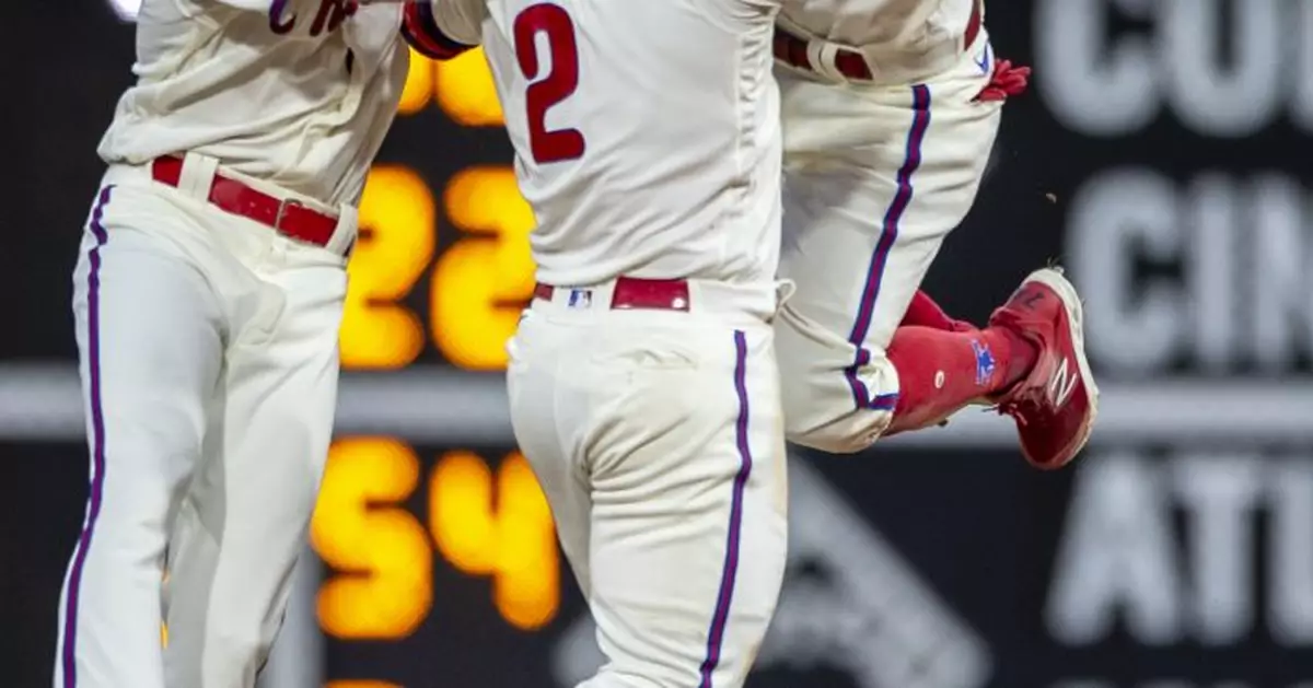 Trio of walkoffs helps Phillies move above .500