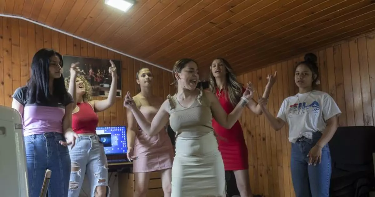 Serbian Roma girl band sings for women&#039;s empowerment