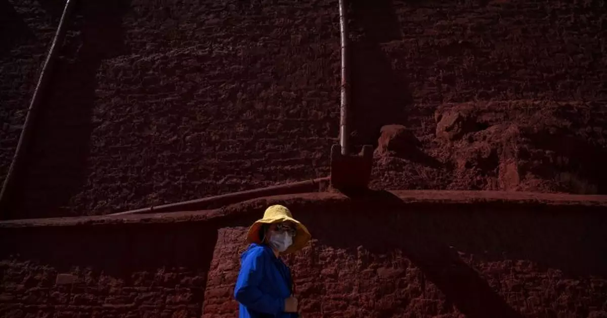 AP PHOTOS: Tibet tourism boom pressures historic sites