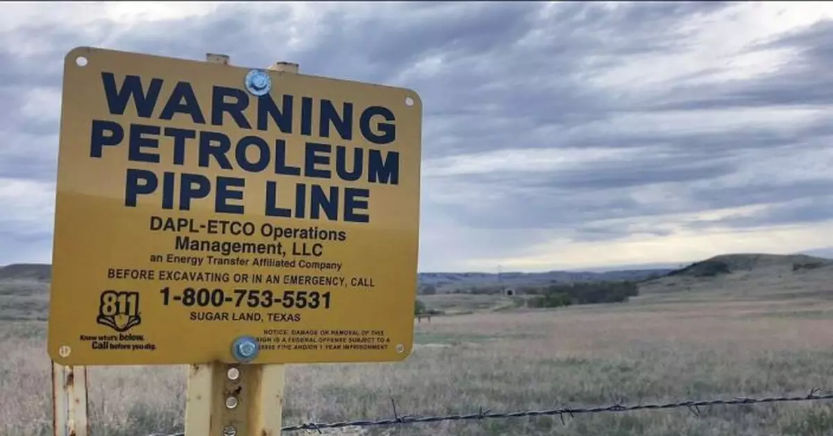 Dakota Access foes seek environmental review updates from US