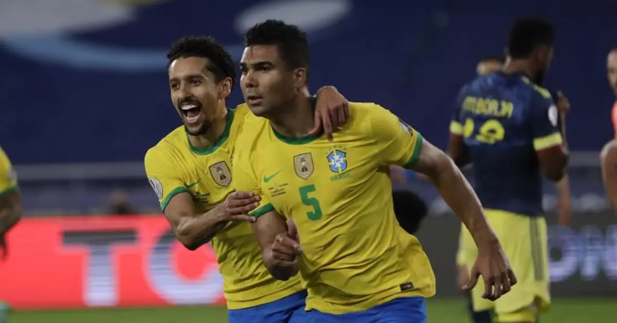Brazil beats 2-1 Colombia after referee&#039;s accidental pass