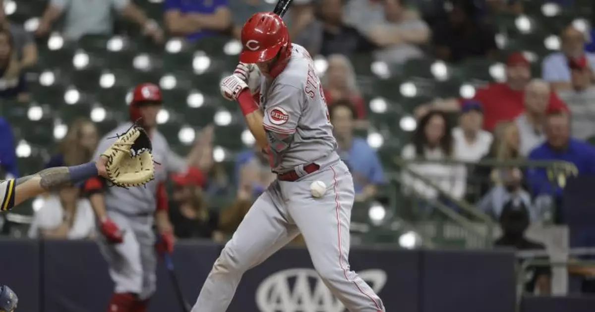 Reds score 2 in 10th without hit, beat Brewers 2-1