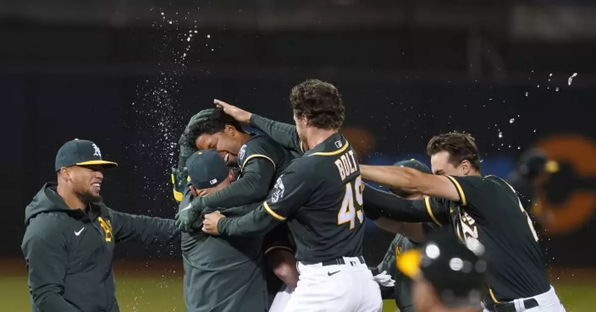 Andrus hits walk-off single in 9th, A&#039;s edge Royals 4-3