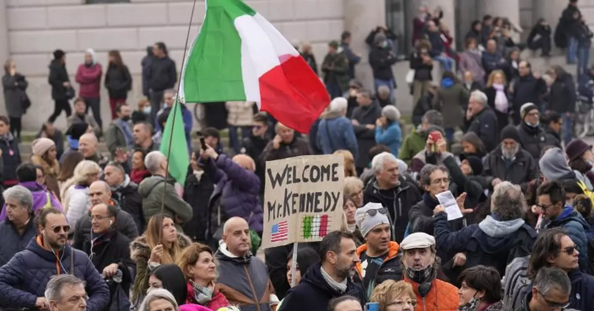 Italy: Police move against violent anti-vaccine activists