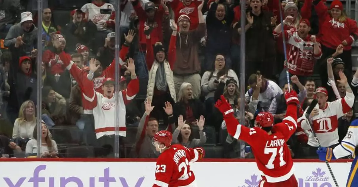 Raymond scores early in OT, Red Wings beat Sabres 3-2