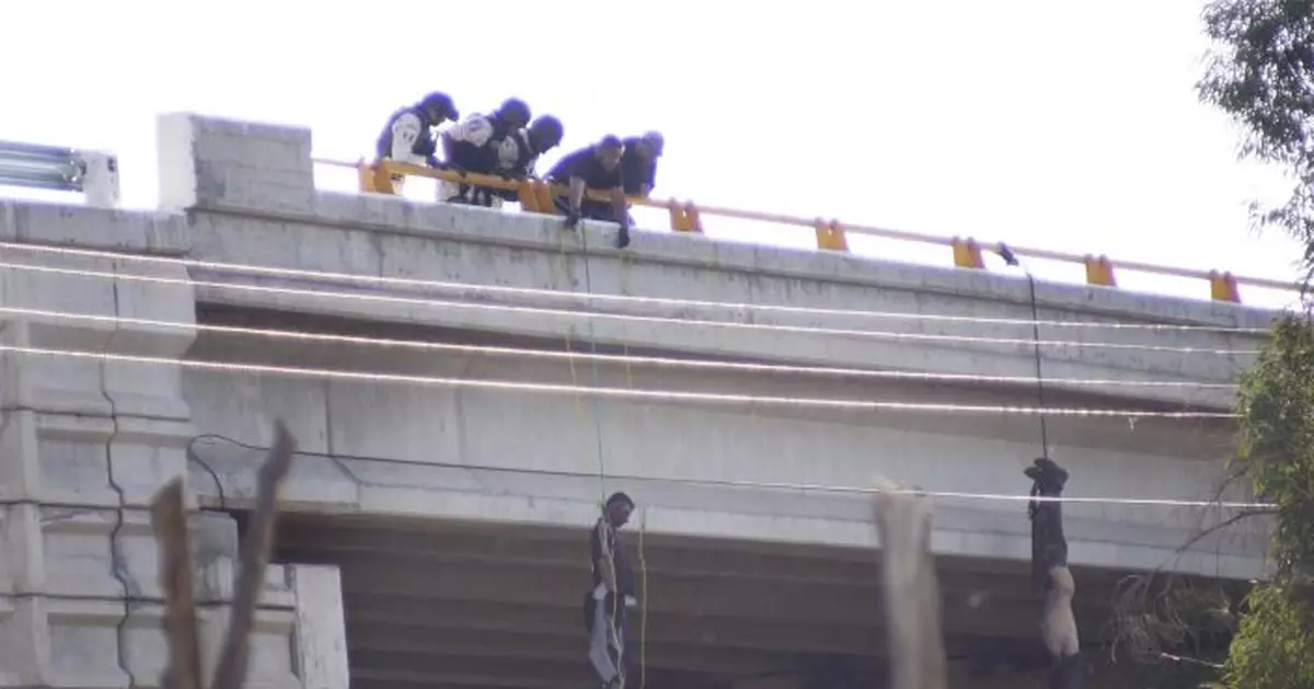 10 bodies, 9 hanging from overpass, found in central Mexico