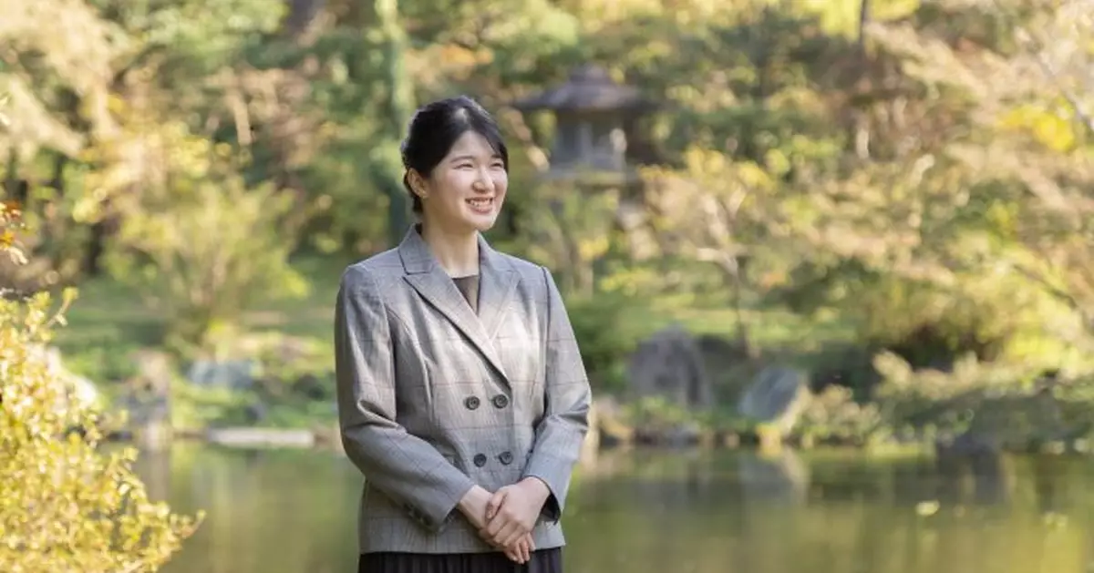 Japan emperor&#039;s daughter Aiko turns 20, throne not in sight