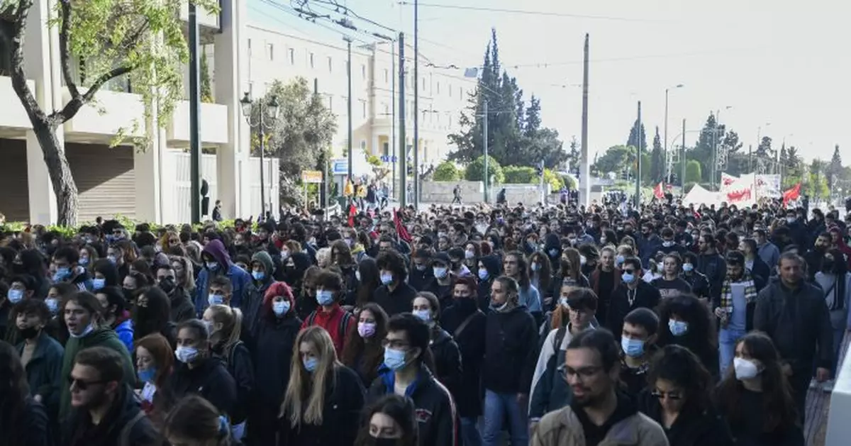 Minor clashes at marches honoring Greek youth shot by police