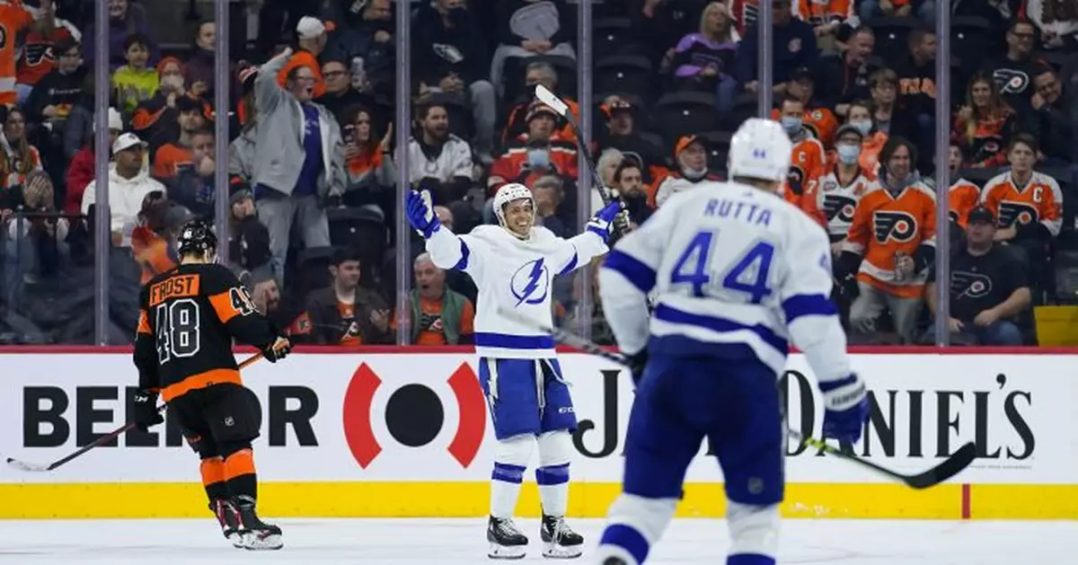 Perry, McDonagh lead Lightning in 7-1 win over flat Flyers